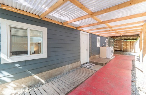 Surrey Casa | Cozy 2BR Suite Near White Rock Beach