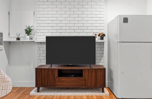 Surrey Casa | Cozy 2BR Suite Near White Rock Beach