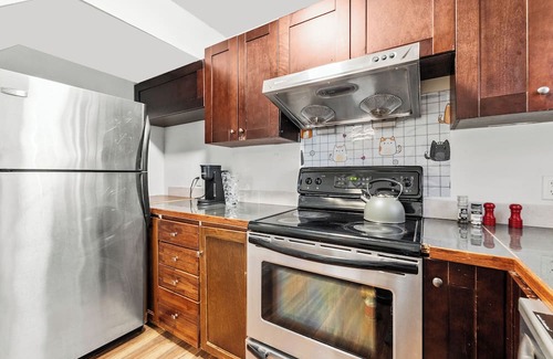 Surrey Casa | Cozy 2BR Suite Near White Rock Beach