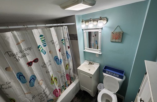 Hampton Apartamento | G St Inn Unit 6 Charming 2-bedroom apartment in Hampton with AC, WiFi