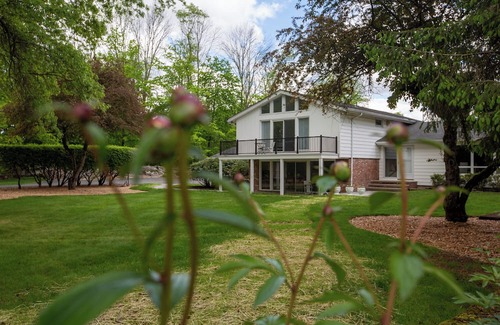 Andover Casa | Luxurious, fully renovated 5 bedroom home great indoor & outdoor living spaces
