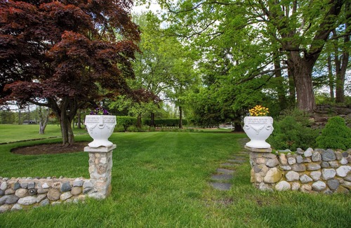 Andover Casa | Luxurious, fully renovated 5 bedroom home great indoor & outdoor living spaces
