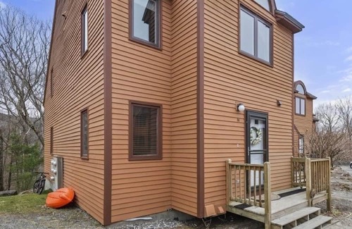 Campton Casa | Spacious 4-bedroom townhome located in Waterville Estates!