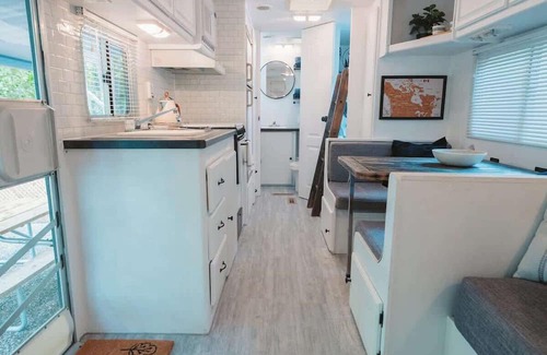 Miller Lake Casa | Renovated RV Near Tobermory & The Grotto
