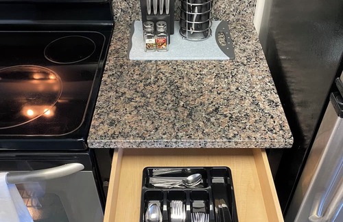 Aurora Highlands Apartamento | Pentagon City Apartment with tons of amenities, pool, fitness, and free parking!