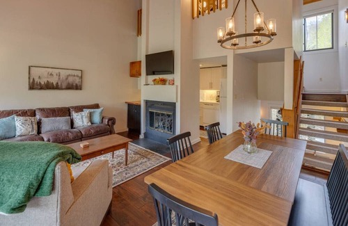 Lincoln Casa | Updated Mountainside Condo