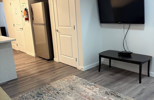 Calgary Apartamento | Beautiful basement separate entrance apartment, Livingston nw community Calgary