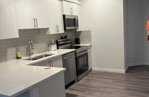 Calgary Apartamento | Beautiful basement separate entrance apartment, Livingston nw community Calgary