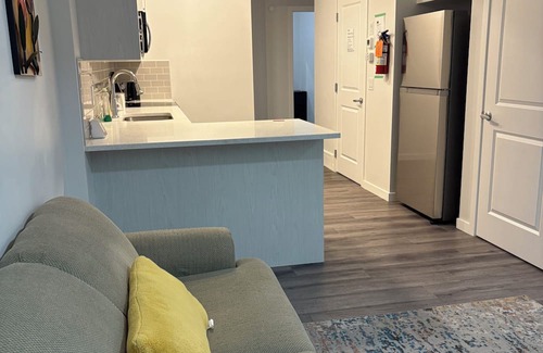 Calgary Apartamento | Beautiful basement separate entrance apartment, Livingston nw community Calgary