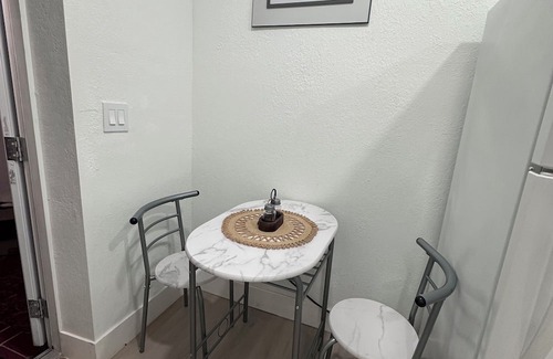 Terrace Park Apartamento | ¡A 5 minutos de Bush Garden y de USF! Apartamento para 2 personas, acojedor.