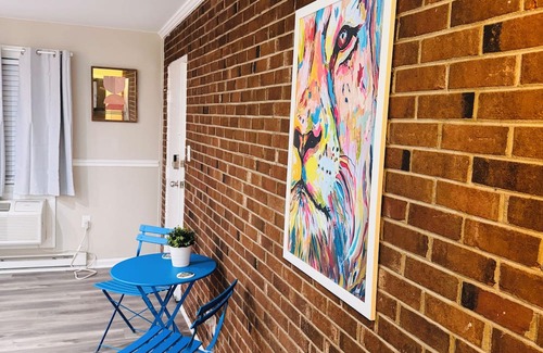 Downtown Apartamento | Pet-Friendly - Art-Inspired Stay Near Downtown - Perfect for Work & Play