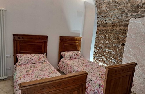 Ferrera di Varese Apartamento | Spacious family apartment with historic charm 10 minutes from Luino