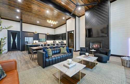 Broken Bow Cabina | 2Mountaintop Cabins Pool Saunas Slides Views &More