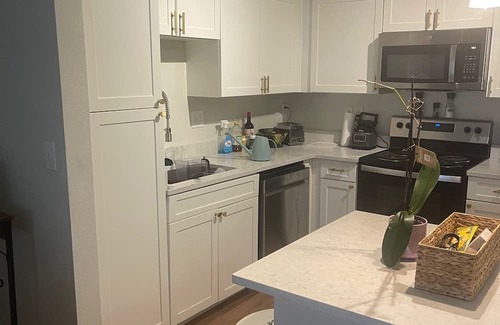 Aurora Apartamento | Charming 1-bedroom apartment in brilliant Aurora with AC, fitness room, WiFi.