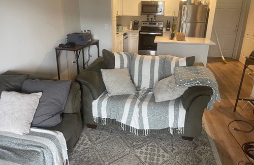Aurora Apartamento | Charming 1-bedroom apartment in brilliant Aurora with AC, fitness room, WiFi.
