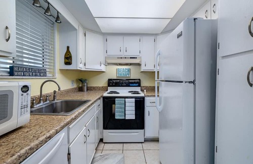 Flagler Beach Condominio | 2 BR Condo w/Corner Unit, Large Balcony, Pool, Beach Access, Resort Fun!