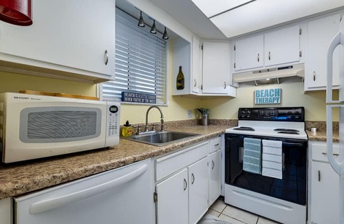 Flagler Beach Condominio | 2 BR Condo w/Corner Unit, Large Balcony, Pool, Beach Access, Resort Fun!
