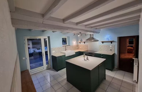 Saint-Quentin-sur-le-Homme Cabaña | Au Mont De La Quintine #Pool and Jacuzzi