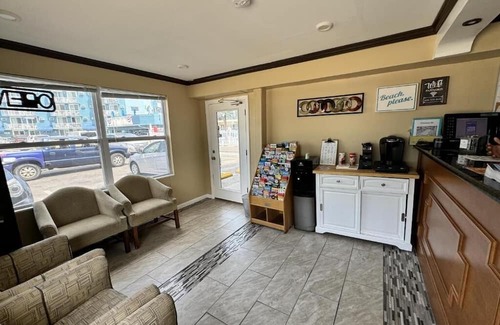 Wildwood Villa | Spacious 4-bedroom villa in awesome Wildwood with WiFi. All units combine