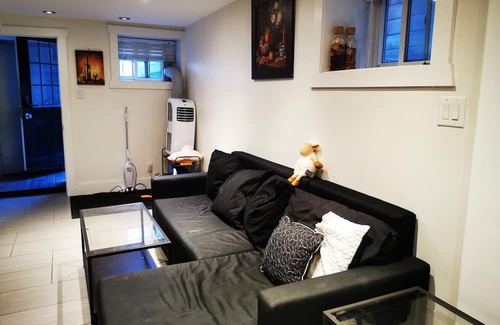 Palmerston Casa | Spacious Private Room in Central Downtown Toronto,close to University of Toronto