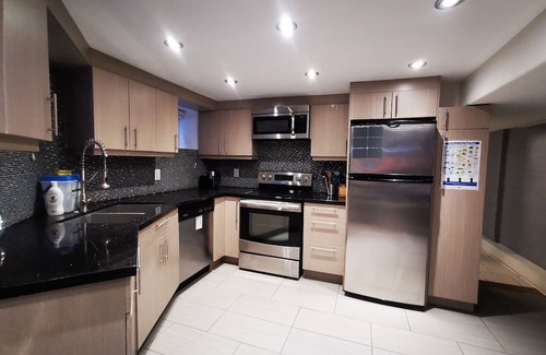 Palmerston Casa | Spacious Private Room in Central Downtown Toronto,close to University of Toronto