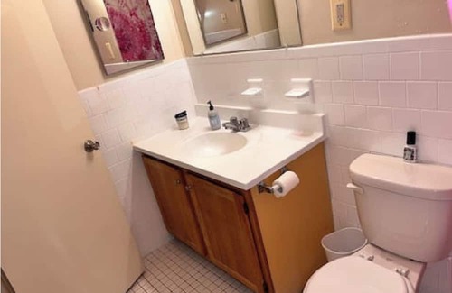 West Baltimore Apartamento | Charming 1-bedroom apartment with WiFi, AC in superb Baltimore