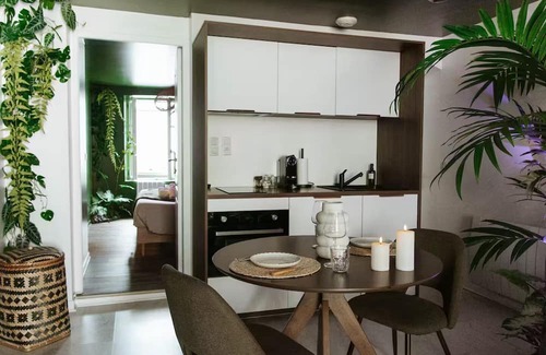 Uzerche Apartamento | Unusual, exotic adventure.