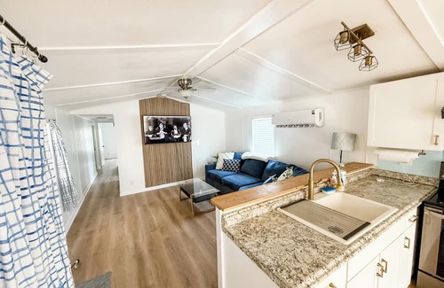 Bradenton Casa | Cozy 2-bedroom mobile home in fantastic Bradenton with WiFi, AC
