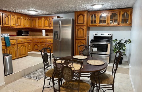 Silver Sands Apartamento | Charming 3-bedroom apartment with Pool, WiFi, AC in enchanting Duncan’s Bay