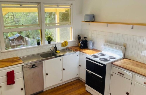 Mount Gravatt Casa | Family-Friendly Home, Walk to Schools & Shops