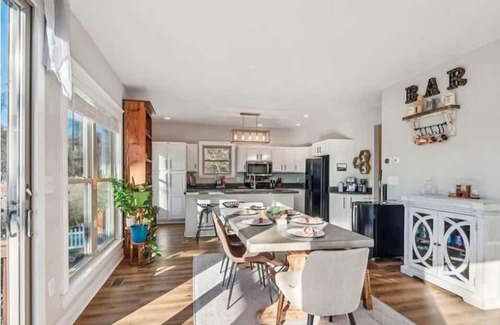 Shady Side Casa | Pet-Friendly 3-Bedroom Home with Private Pier – Perfect Waterfront Retreat!