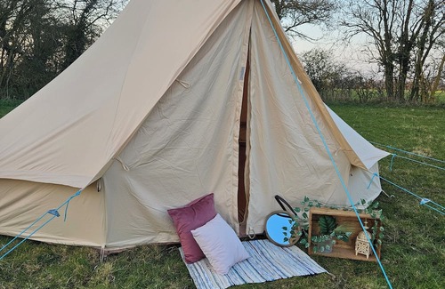 Howlett End Alquiler De RV | 5m Bell Tents-Glamping in picturesque 6 acre feld tucked away in the countryside
