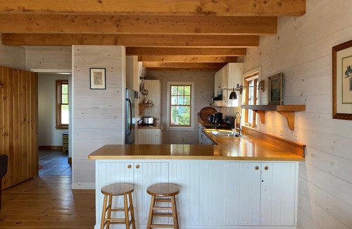 Herricks Cabaña | Charming 2-bedroom cottage overlooking Penobscot Bay with WiFi