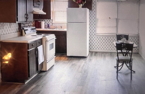 Anniston Casa | Deep stairs Loft with Wi-Fi, AC in charming Anniston