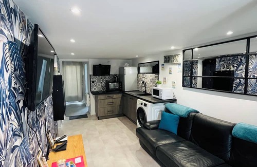 Echillais Apartamento | The ferry