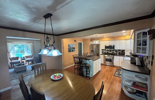Plum Casa | US Open Home 0.4 miles from Oakmont Country Club Plum Pa