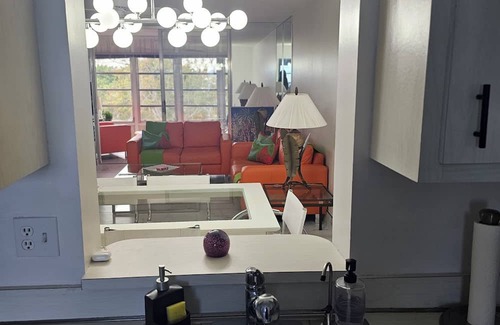 Villages of Oriole Condominio | Renovated Condo...Minutes to beach