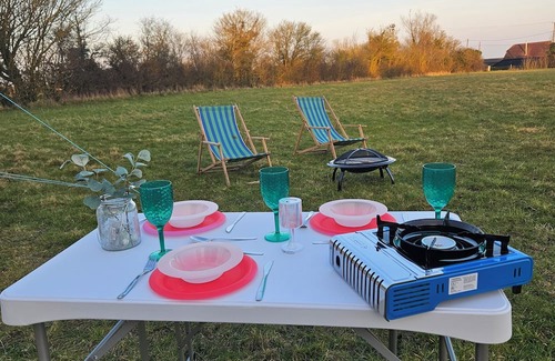 Howlett End Alquiler De RV | 5m Bell Tents-Glamping in picturesque 6 acre feld tucked away in the countryside