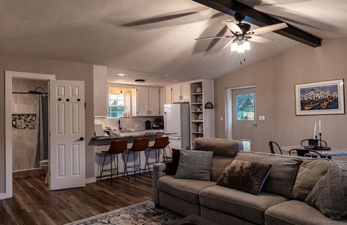 Rockdale Casa | Adjoining Suites|Country Deluxe Suite&Luxe Studio