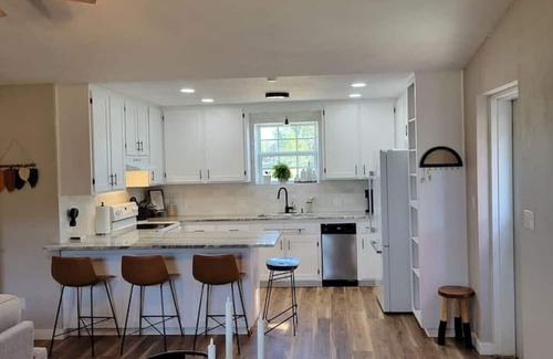 Rockdale Casa | Adjoining Suites|Country Deluxe Suite&Luxe Studio