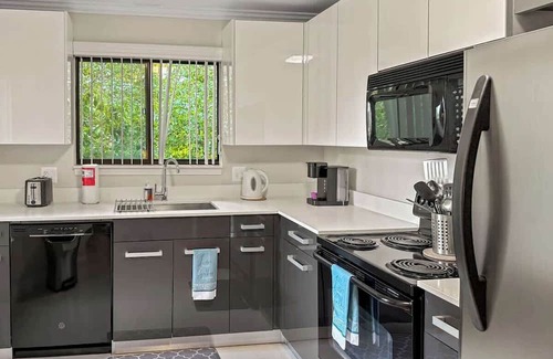 Novi Apartamento | Luxury 2BD | DT Novi | 3 Beds | Free Parking