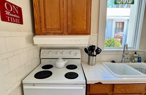 Hot Springs Cabaña | Charming 3-bedroom cottage with WiFi and AC in Hot Springs