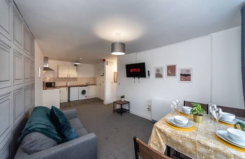 Neath Apartamento | Fully Equipped Kitchen, Double room
