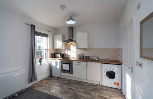 Neath Apartamento | Fully Equipped Kitchen, Double room