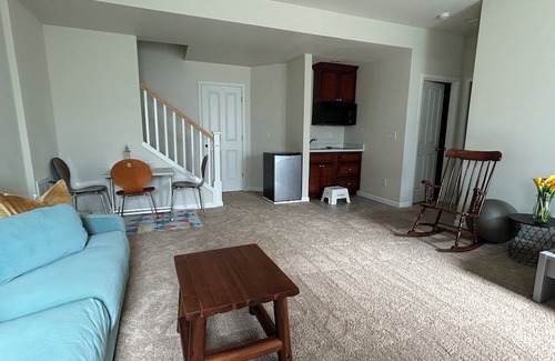 Maple Heights-Lake Desire Casa | Restful townhome with a separate entrance in Renton. Close to lot of amenities.