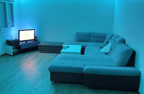 Vitrolles Apartamento | 90m2 2-bedroom apartment with dressing rooms and private jacuzzi near Marseille.