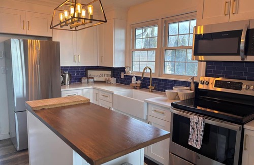 Leamington Cabaña | Hidden Gem on the shores of Lake Erie! Only 5 Minutes from Point Pelee Park.