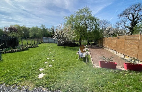Saint-Amand-les-Eaux Apartamento | Ground floor studio 700 metres from the Thermes de Saint Amand les Eaux thermal baths