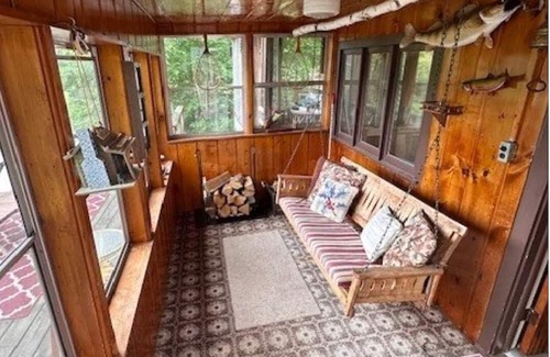 Fife Lake Cabina | Riverfront cabin with WiFi in charming Fife Lake