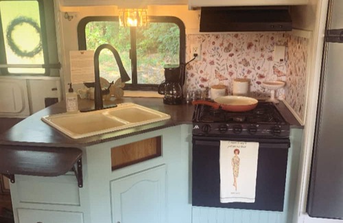 Pomona Park Casa | Charming Renovated RV Tiny Home Retreat in Pomona Park
